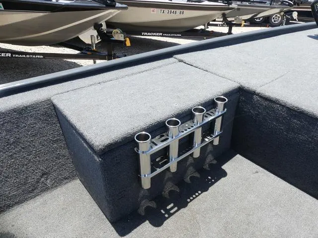 Slide: The Image of Tracker Pro 170 2017 - 7