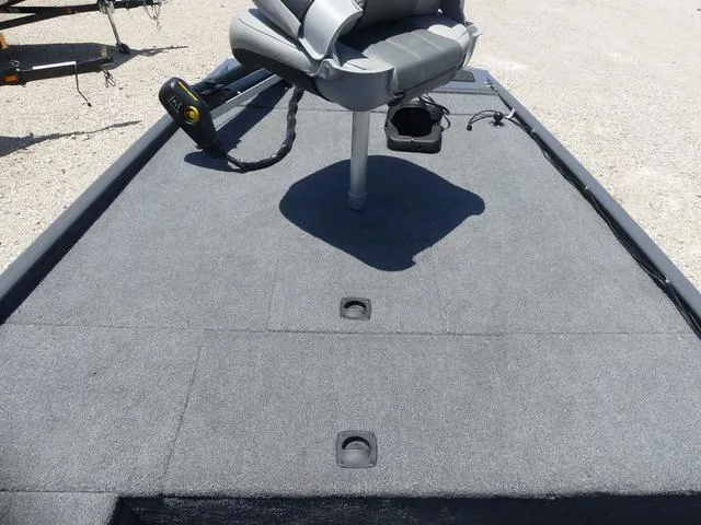 Slide: The Image of Tracker Pro 170 2017 - 8