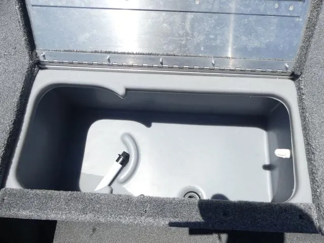 Slide: The Image of Tracker Pro 170 2017 - 9