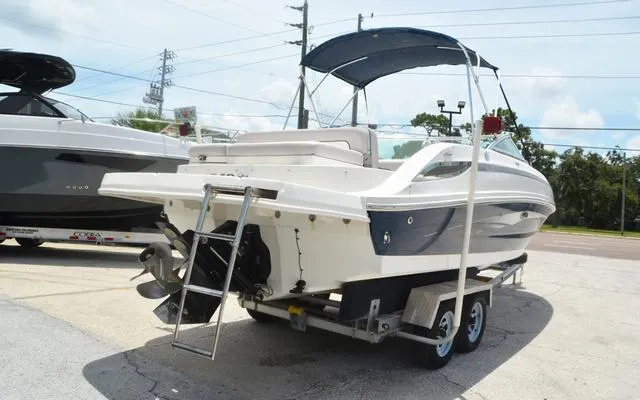 Slide: The Image of Sea Ray 240 Sundeck 2011 - 10