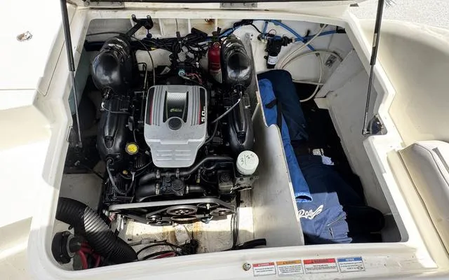 Slide: The Image of Sea Ray 240 Sundeck 2011 - 19