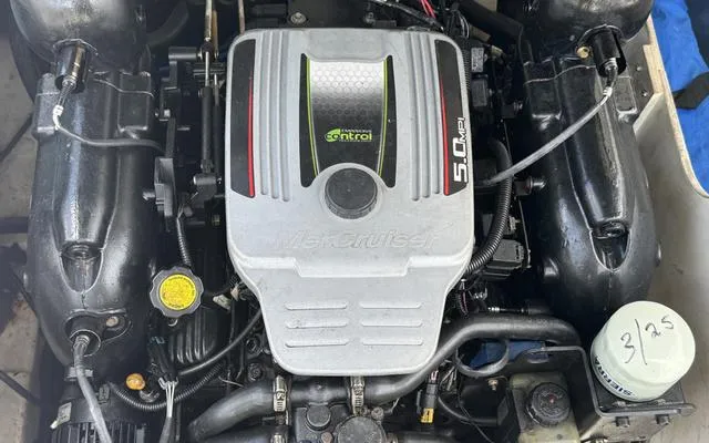 Slide: The Image of Sea Ray 240 Sundeck 2011 - 20