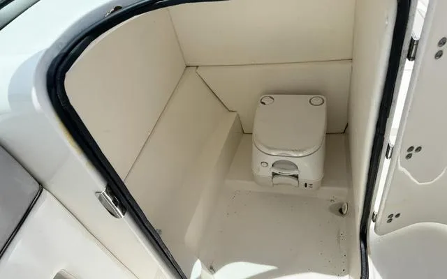 Slide: The Image of Sea Ray 240 Sundeck 2011 - 26