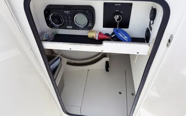 Slide: The Image of Sea Ray 240 Sundeck 2011 - 27