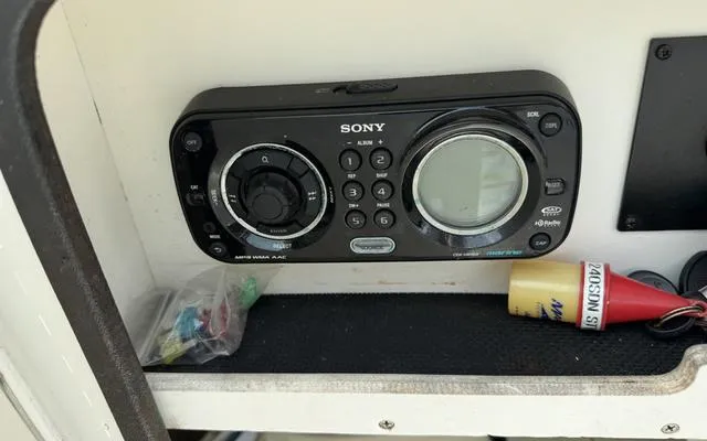 Slide: The Image of Sea Ray 240 Sundeck 2011 - 28