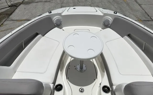 Slide: The Image of Sea Ray 240 Sundeck 2011 - 30