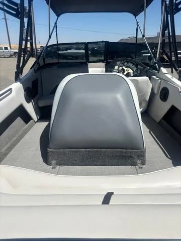 Slide: The Image of Centurion Bowrider 2003 - 5