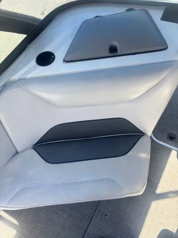 Slide: The Image of Centurion Bowrider 2003 - 6