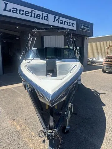 Slide: The Image of Centurion Bowrider 2003 - 9