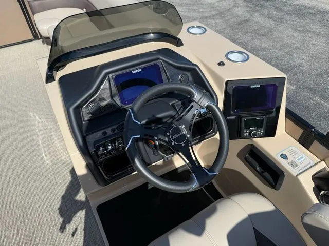 Slide: The Image of Bentley Pontoons Elite 253 Swingback 2026 - 13