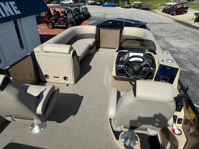 Slide: The Image of Bentley Pontoons Elite 253 Swingback 2026 - 18