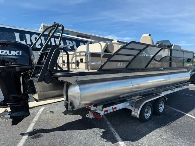 Slide: The Image of Bentley Pontoons Elite 253 Swingback 2026 - 4