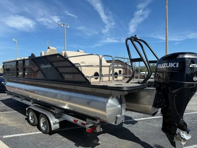 Slide: The Image of Bentley Pontoons Elite 253 Swingback 2026 - 6