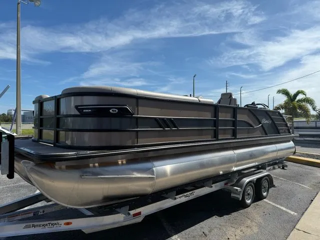 Slide: The Image of Bentley Pontoons Elite 253 Swingback 2026 - 7