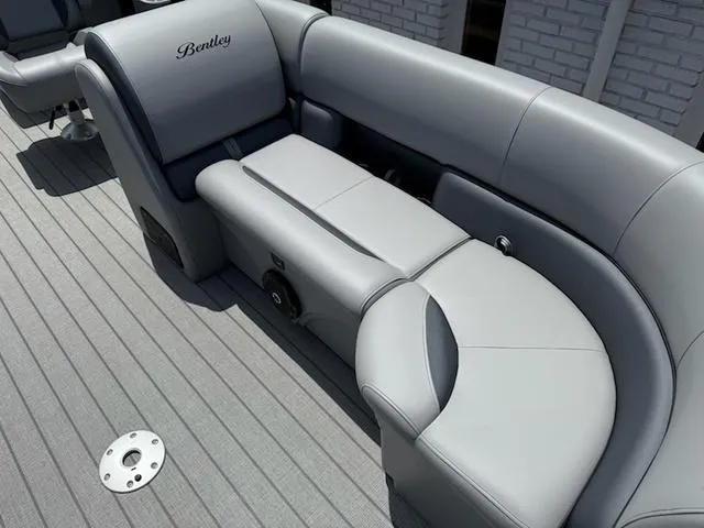 Slide: The Image of Bentley Pontoons Legacy 223 Navigator 2026 - 10