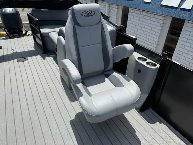 Slide: The Image of Bentley Pontoons Legacy 223 Navigator 2026 - 13