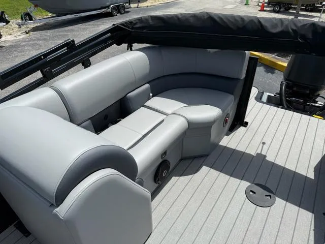 Slide: The Image of Bentley Pontoons Legacy 223 Navigator 2026 - 14