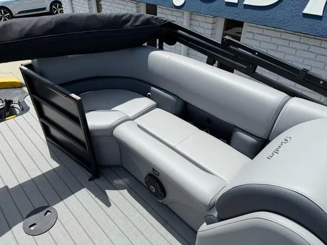Slide: The Image of Bentley Pontoons Legacy 223 Navigator 2026 - 15