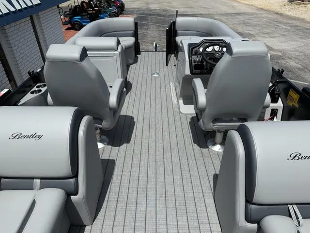 Slide: The Image of Bentley Pontoons Legacy 223 Navigator 2026 - 16