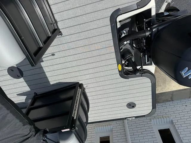 Slide: The Image of Bentley Pontoons Legacy 223 Navigator 2026 - 17