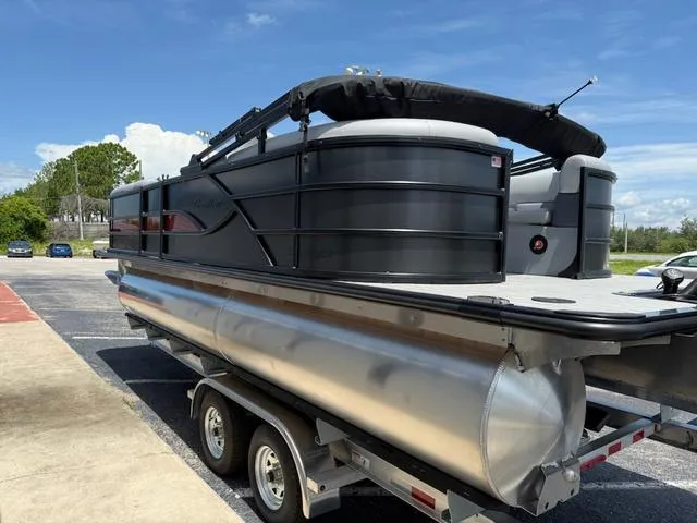 Slide: The Image of Bentley Pontoons Legacy 223 Navigator 2026 - 6