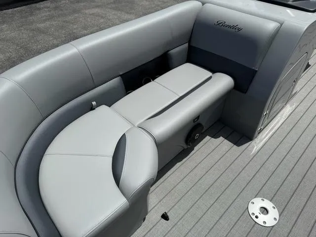 Slide: The Image of Bentley Pontoons Legacy 223 Navigator 2026 - 9