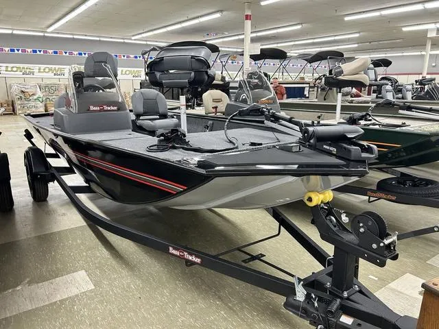 The Image of Tracker Bass Tracker Classic XL 2026 - 1