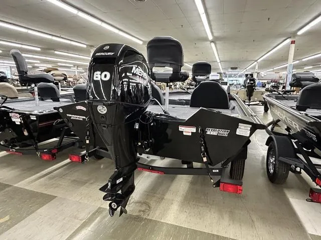 Slide: The Image of Tracker Bass Tracker Classic XL 2026 - 12