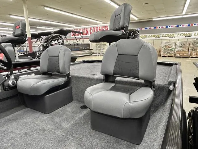 Slide: The Image of Tracker Bass Tracker Classic XL 2026 - 4