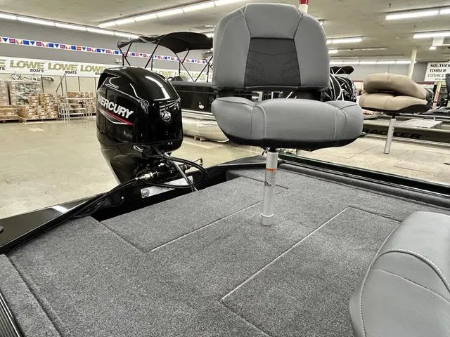 Slide: The Image of Tracker Bass Tracker Classic XL 2026 - 5