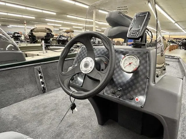 Slide: The Image of Tracker Bass Tracker Classic XL 2026 - 6