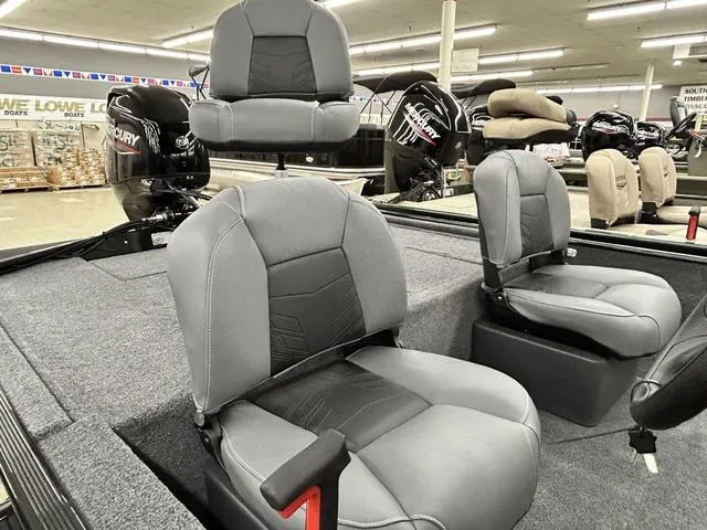 Slide: The Image of Tracker Bass Tracker Classic XL 2026 - 7