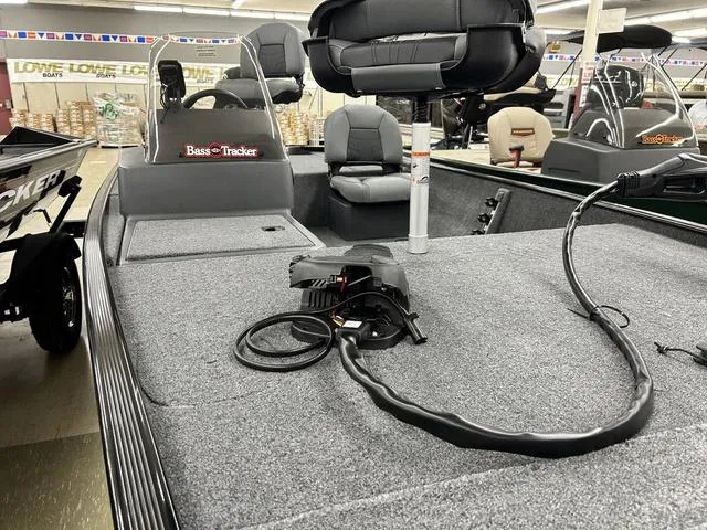 Slide: The Image of Tracker Bass Tracker Classic XL 2026 - 8