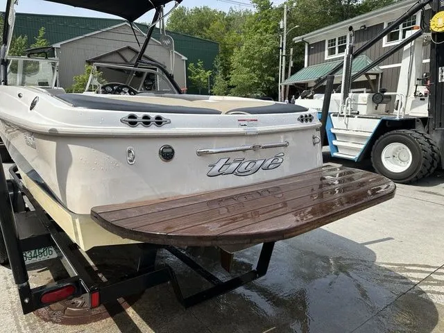 Slide: The Image of Tigé 20i 2006 - 15