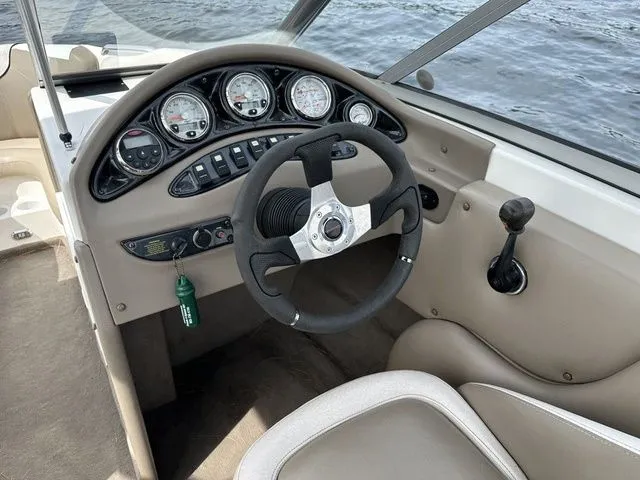 Slide: The Image of Tigé 20i 2006 - 18