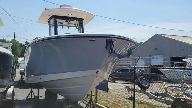 The Image of Robalo R250 Center Console 2024 - 1