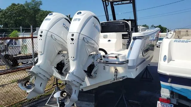 Slide: The Image of Robalo R250 Center Console 2024 - 3