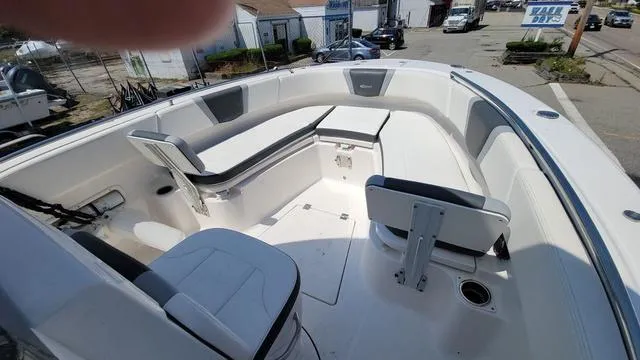 Slide: The Image of Robalo R250 Center Console 2024 - 5