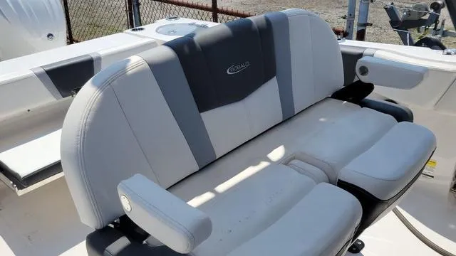 Slide: The Image of Robalo R250 Center Console 2024 - 6