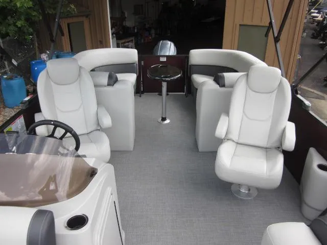 Slide: The Image of Sylvan Mirage 8522 LZ 2025 - 14