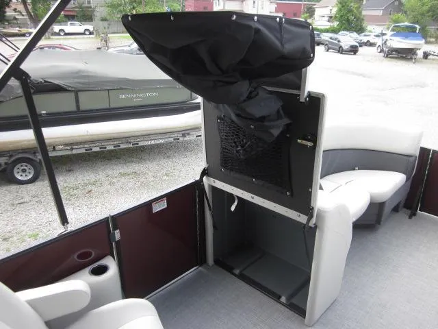 Slide: The Image of Sylvan Mirage 8522 LZ 2025 - 15