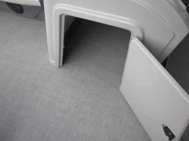 Slide: The Image of Sylvan Mirage 8522 LZ 2025 - 17