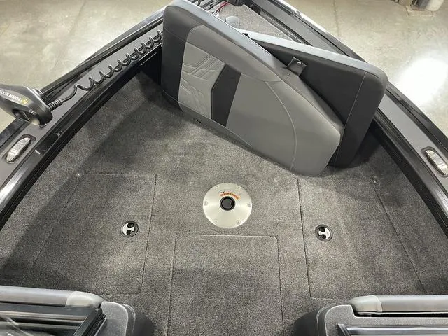 Slide: The Image of Tracker Targa V-18 Combo 2026 - 15