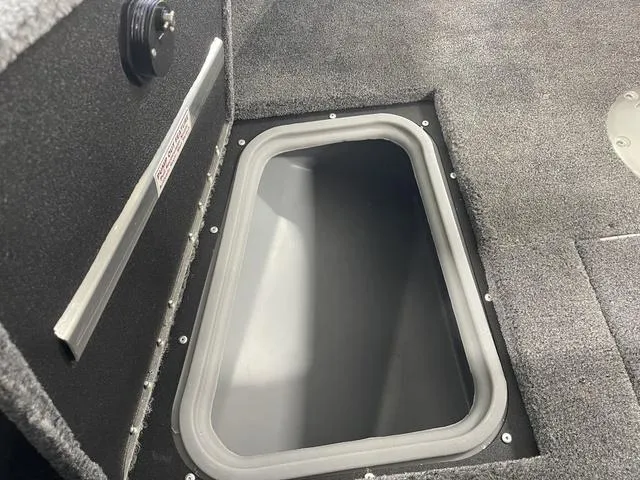 Slide: The Image of Tracker Targa V-18 Combo 2026 - 16