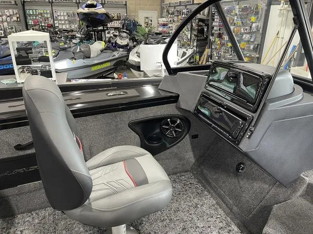 Slide: The Image of Tracker Targa V-18 Combo 2026 - 19