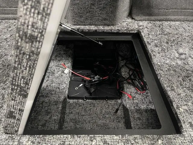 Slide: The Image of Tracker Targa V-18 Combo 2026 - 31