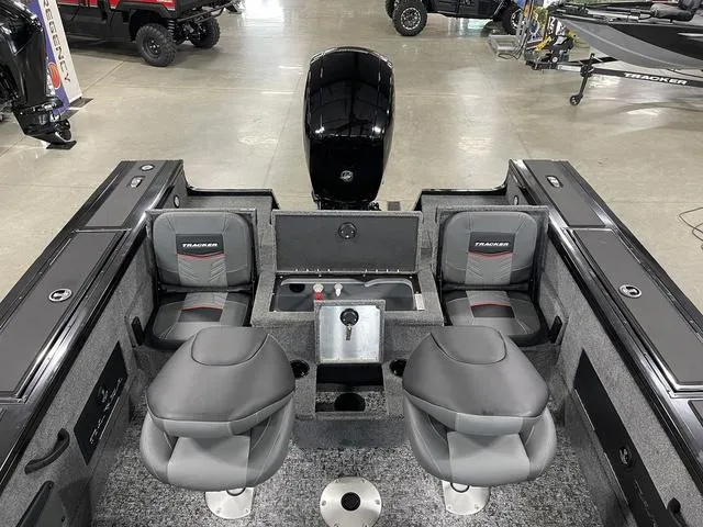 Slide: The Image of Tracker Targa V-18 Combo 2026 - 34