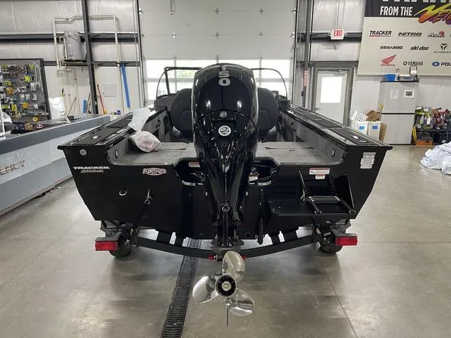 Slide: The Image of Tracker Targa V-18 Combo 2026 - 4