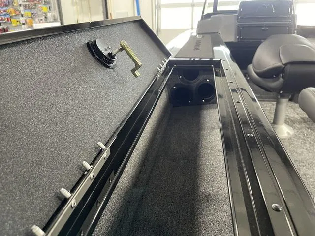 Slide: The Image of Tracker Targa V-18 Combo 2026 - 40