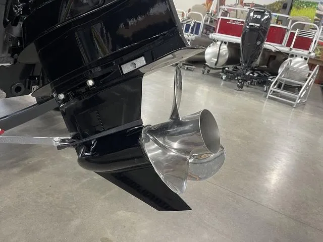 Slide: The Image of Tracker Targa V-18 Combo 2026 - 5